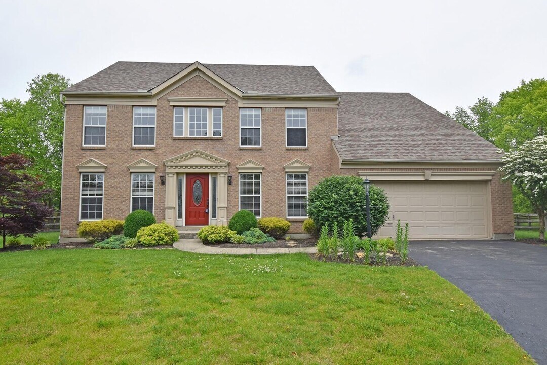 5572 Brompton Ct in Mason, OH - Building Photo