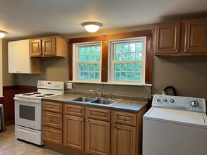 52 Elmwood St in Millbury, MA - Building Photo - Building Photo