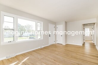 307 Essen Ln in Ballwin, MO - Foto de edificio - Building Photo