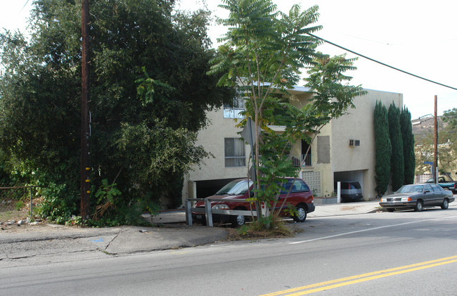 10097 Tujunga Canyon Blvd in Tujunga, CA - Building Photo - Building Photo