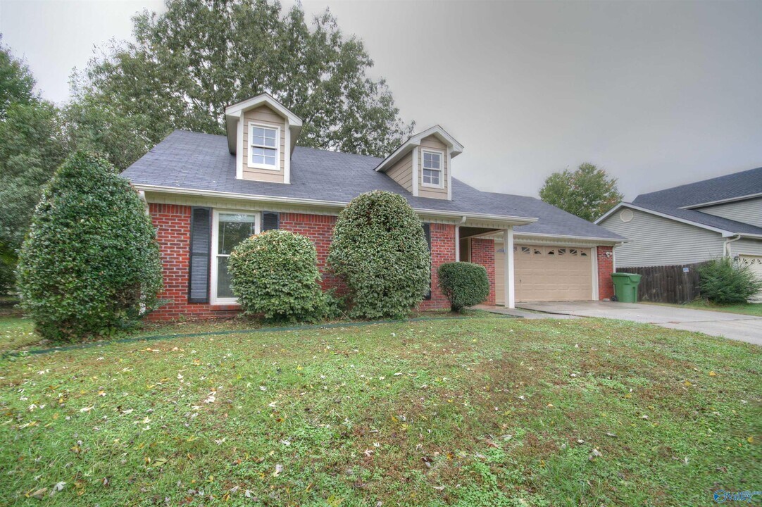 104 Hollington Dr NE in Huntsville, AL - Building Photo