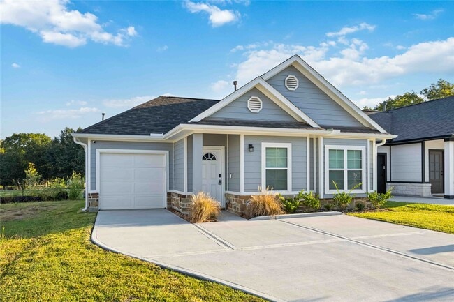 11824 E Gate Dr in Willis, TX - Building Photo - Building Photo