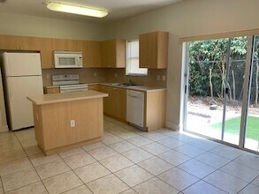 1712 31st SE Ct in Homestead, FL - Foto de edificio - Building Photo