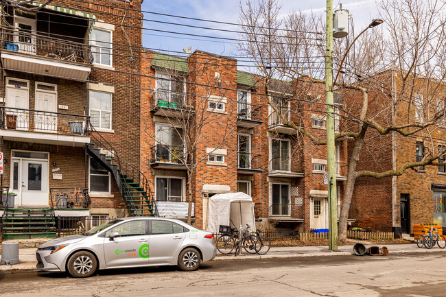 1985 Dandurand Rue in Montréal, QC - Building Photo - Building Photo