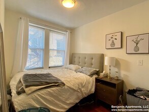 25 Cleveland Pl, Unit 1 in Boston, MA - Foto de edificio - Building Photo
