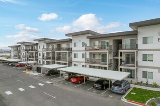 Columbia River Walk in Pasco, WA - Foto de edificio - Building Photo