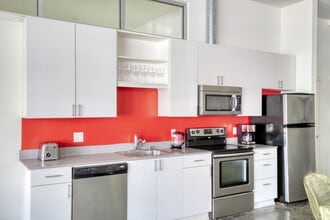 330 3rd Ave W in Seattle, WA - Foto de edificio - Building Photo