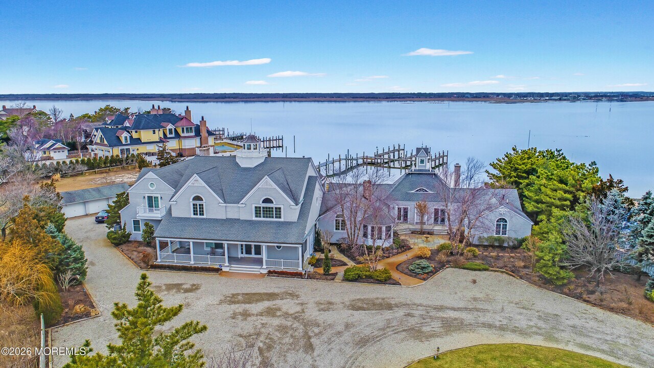 1552 Runyon Ln in Mantoloking, NJ - Building Photo