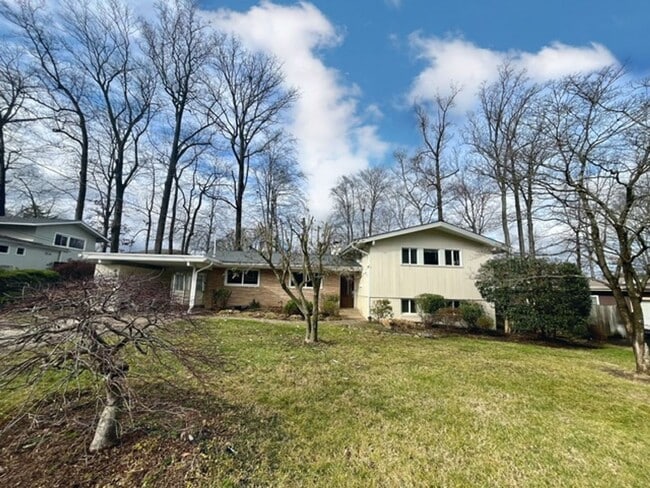 8308 Whitman Dr in Bethesda, MD - Building Photo - Building Photo