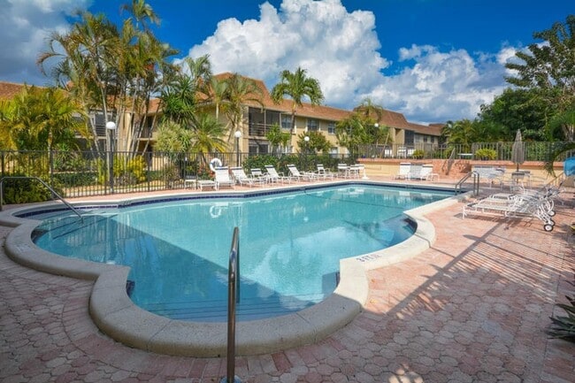 1271 NW 13th St, Unit 357 in Boca Raton, FL - Foto de edificio - Building Photo