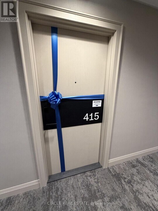 3250 Carding Mill Trail in Oakville, ON - Building Photo