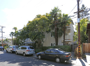 Curtner Villa Apartments in Palo Alto, CA - Building Photo - Building Photo