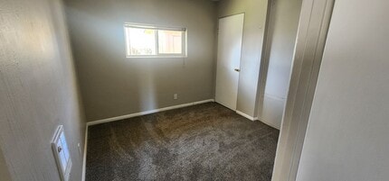 1504 NE Vine St in Madras, OR - Foto de edificio - Building Photo