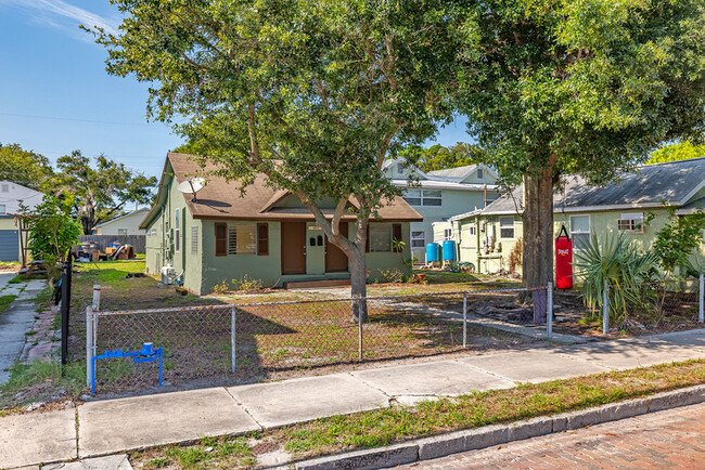 1665 28th Ave N in St. Petersburg, FL - Building Photo - Building Photo