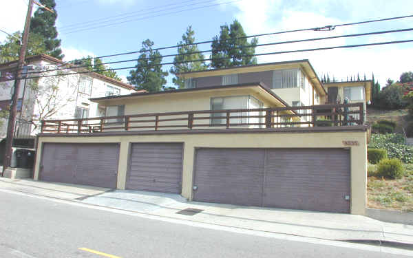 4031 Don Tomaso Dr in Los Angeles, CA - Building Photo