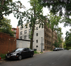 1875 Mintwood Pl NW in Washington, DC - Building Photo - Building Photo