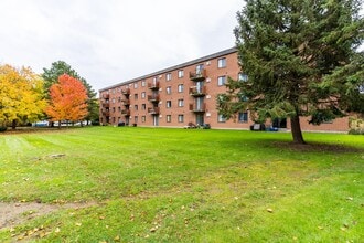Northfield Gardens in Waterloo, ON - Building Photo - Building Photo