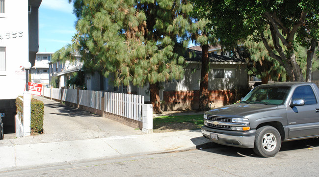 14547 Hartland St in Van Nuys, CA - Building Photo - Building Photo