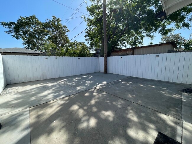 14788 Polk St, Unit 14788.5 in Sylmar, CA - Building Photo - Building Photo