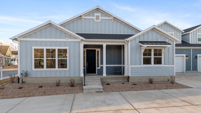 531 N Legend Way, Unit #B in Mapleton, UT - Foto de edificio - Building Photo