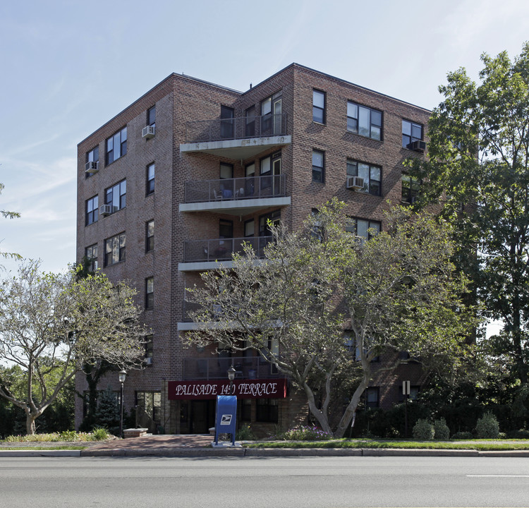 Palisade Terrace in Fort Lee, NJ - Building Photo