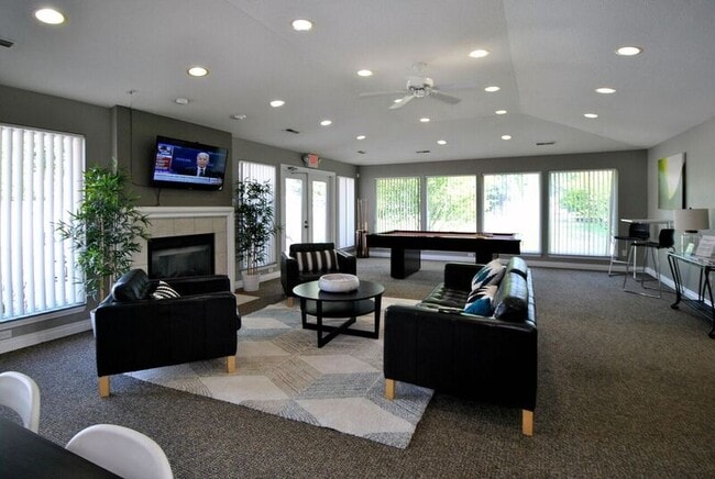Village Place Apartments in South Rockwood, MI - Foto de edificio - Building Photo