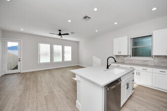 8306 Comal St in Houston, TX - Building Photo - Building Photo