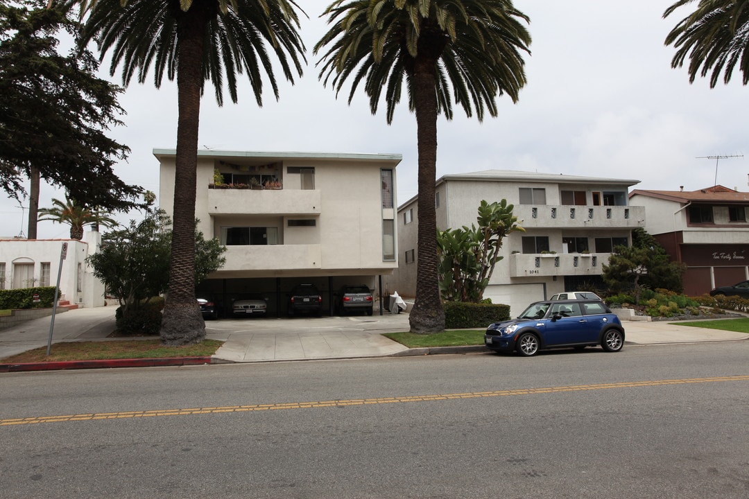 1037 Lincoln Blvd in Santa Monica, CA - Building Photo