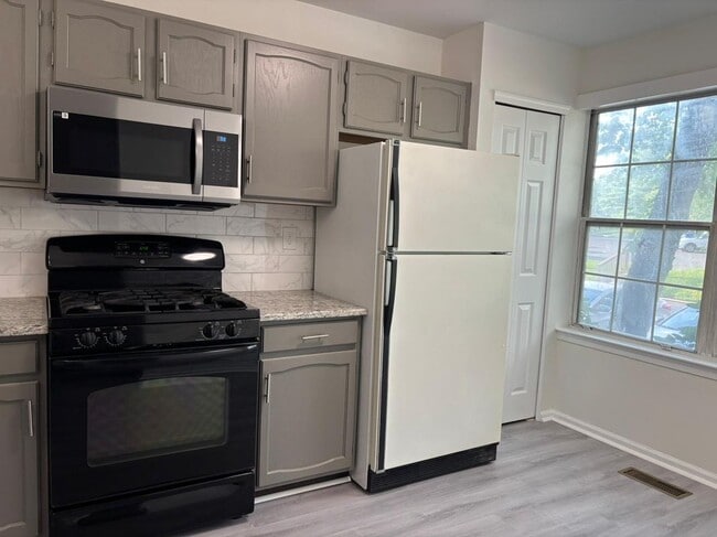 property at 113 Redwood Dr