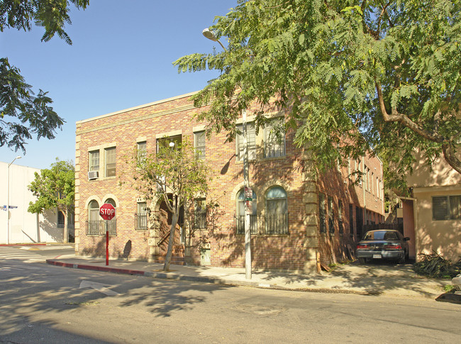 1154 N Formosa Ave in Los Angeles, CA - Building Photo - Building Photo