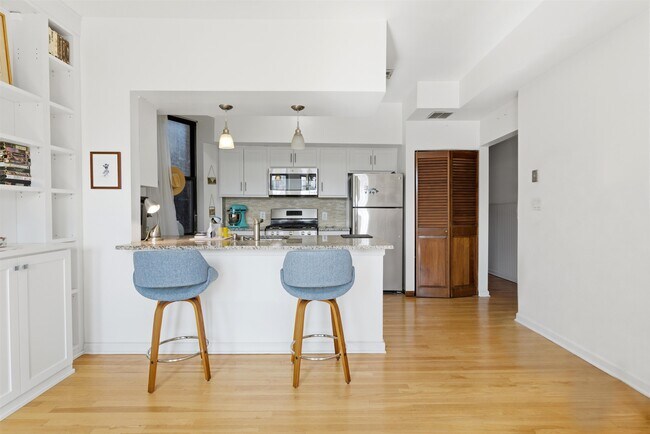 902 Willow Ave in Hoboken, NJ - Building Photo - Building Photo