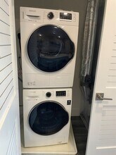 55 W Fifth St, Unit 309 in Boston, MA - Foto de edificio - Building Photo