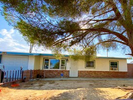 15875 Lawrence Dr in Mojave, CA - Building Photo
