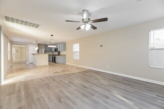 654 Moonlight Stroll St in Henderson, NV - Foto de edificio - Building Photo
