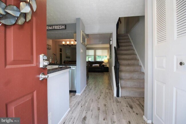 1644 Purple Sage Dr in Herndon, VA - Building Photo - Building Photo