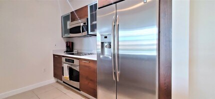 480 Hibiscus St, Unit 315 in West Palm Beach, FL - Foto de edificio - Building Photo