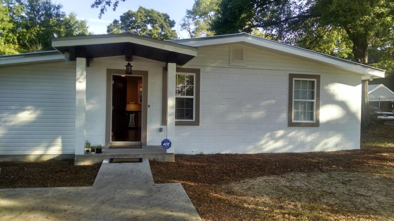 362 Washington Ave in Valparaiso, FL - Building Photo