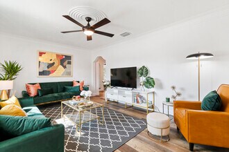 2402 W Cypress St, Unit Main House in Tampa, FL - Foto de edificio - Building Photo