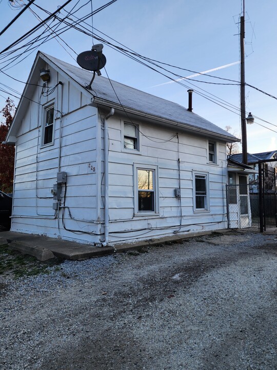 225 N Washington Ave in Kankakee, IL - Foto de edificio