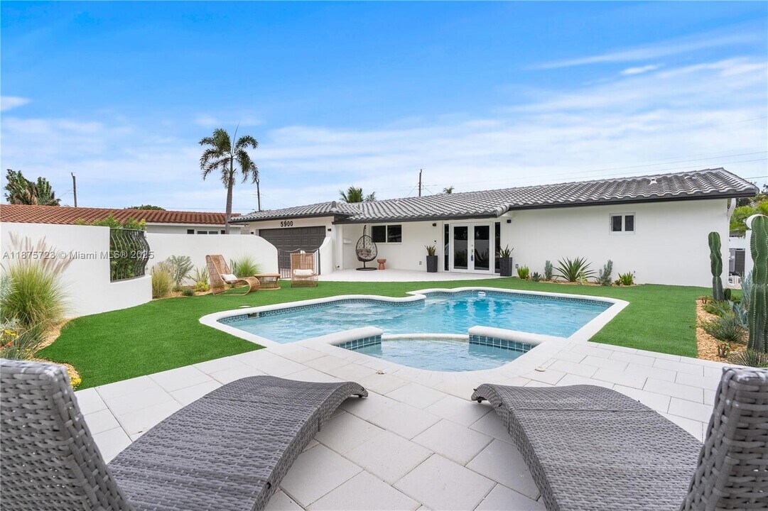 5900 NE 21st Ave in Fort Lauderdale, FL - Building Photo