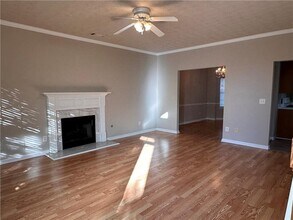 305 Hulan Way in Lawrenceville, GA - Building Photo - Building Photo