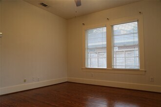 808 Pecore St in Houston, TX - Foto de edificio - Building Photo