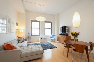 5 N Wabash Ave in Chicago, IL - Building Photo - Building Photo