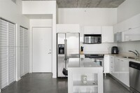 133 NE 2nd Ave, Unit APT in Miami, FL - Building Photo - Building Photo