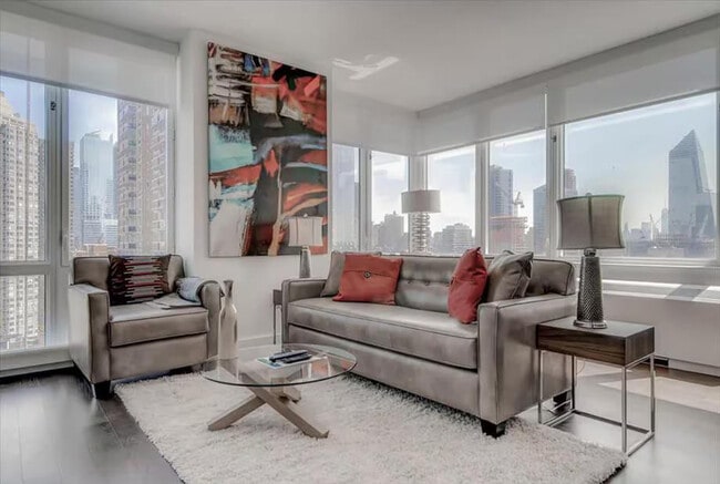 property at 605 W 42nd St