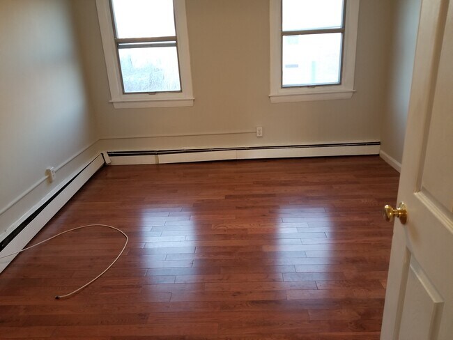 247 Bennington St, Unit 3 photo'