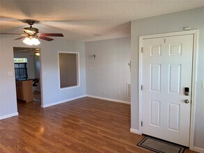 105 Trout Ave in Galveston, TX - Foto de edificio - Building Photo