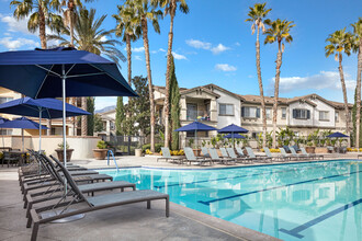 Jamboree Apartments and Townhomes in Rancho Cucamonga, CA - Foto de edificio - Building Photo