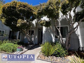 21171-1171 E Cliff Dr in Santa Cruz, CA - Building Photo