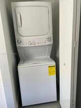 6412 NW 105th Pl in Doral, FL - Building Photo - Building Photo